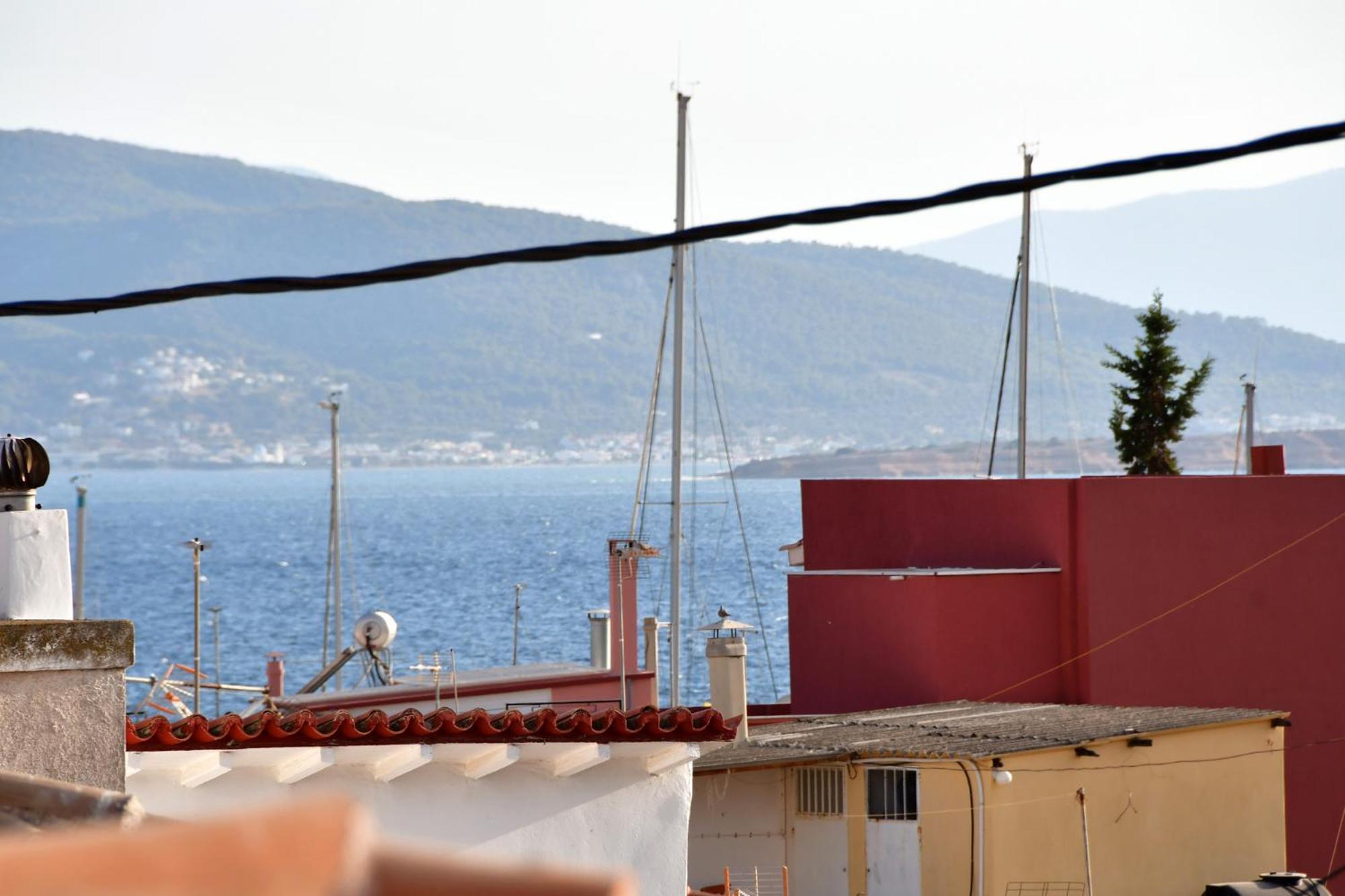 Αρχοντικό Σπίτι Στην Αίγινα Apartment Exterior foto